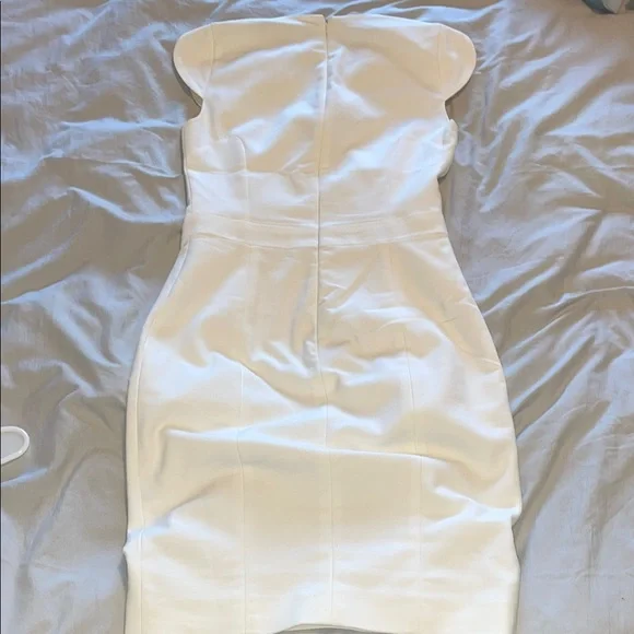 Elegant White Dress - Picture 4 of 4